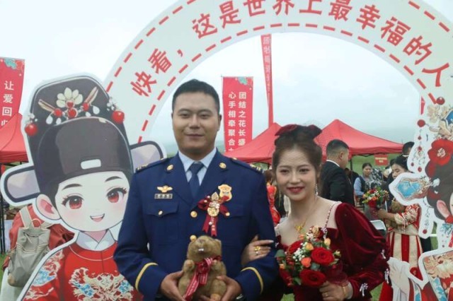 甘肃甘南：50对新人草原婚礼弘扬文明新风 图2