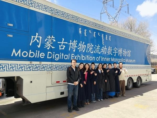 流动博物馆奔赴草原_文博“乌兰牧骑”驰骋戈壁 图2