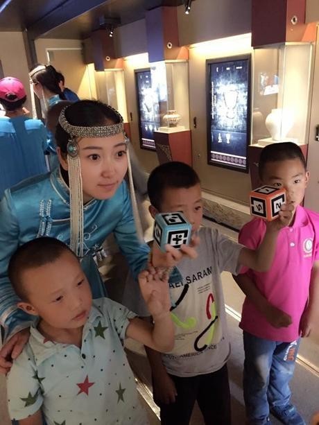 流动博物馆奔赴草原_文博“乌兰牧骑”驰骋戈壁 图4