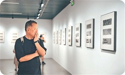南京：300余幅画作诠释“不屈的灵魂” 图1