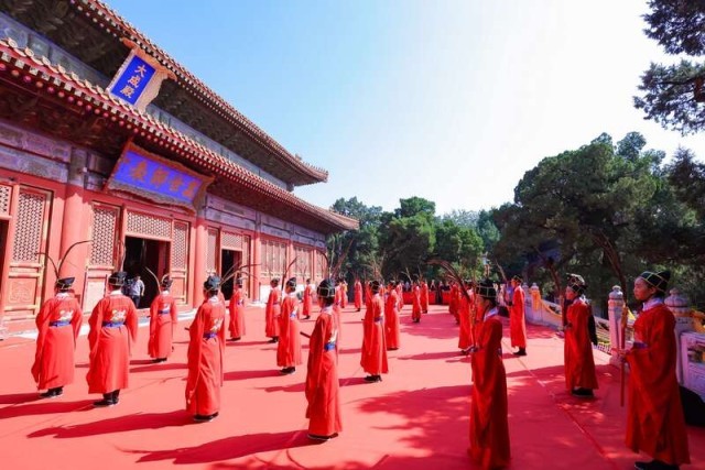 北京孔庙举行祭孔大典，纪念孔子诞辰2576年 图1