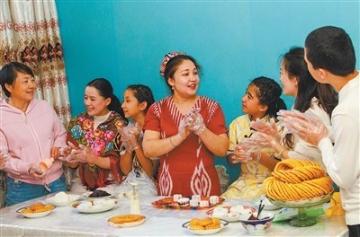 感悟中秋魅力_厚植家国情怀（新时代画卷） 图5