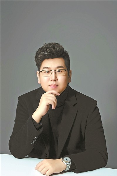 他被称为“国宝打印机”_5年绘制240余件文物_让流失海外的国宝在笔下重获新生 图1