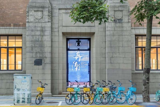 在酒店套房看画展、在著名商圈读“张爱玲”，海派文化如何“弄潮” 图1