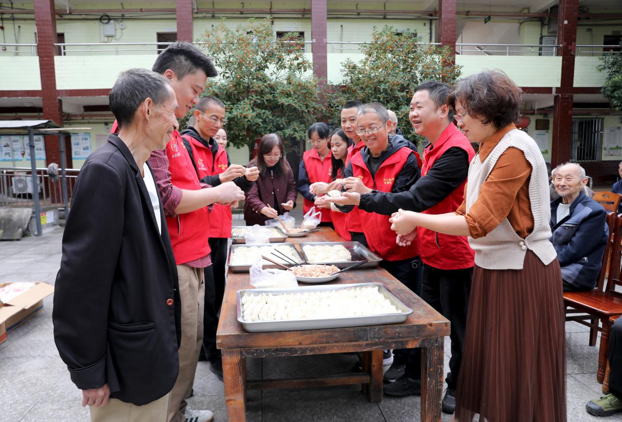 四川广安：情系敬老院_重阳献关怀 图1