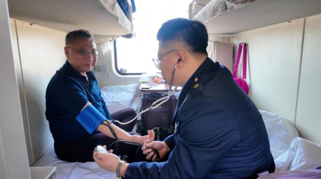 “候鸟”列车情暖“重阳” 图3