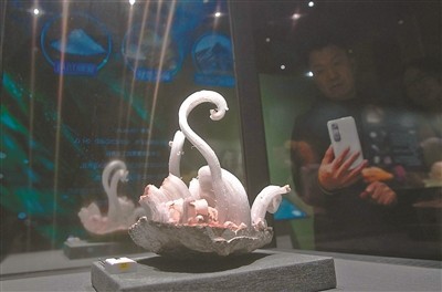 200多件珍贵矿物标本讲述地质传奇 图1