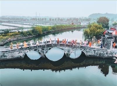 高跷非遗舞起来 图1