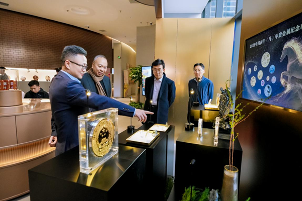 方寸币面承载千年生肖文化_2026中国丙午（马）年贵金属纪念币媒体品鉴会在京举办 图6