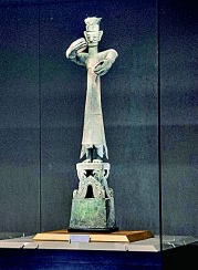 【晒晒咱的镇馆之宝_】三星堆青铜大立人：铜像之王 图1