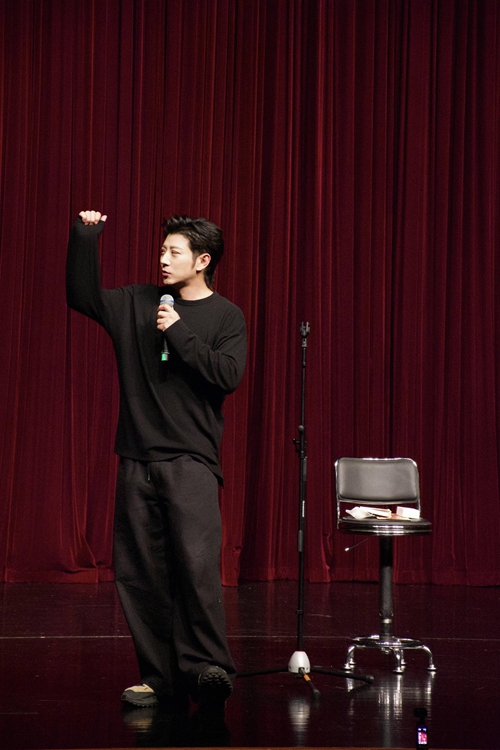 传统相声与脱口秀新融合_高晓攀《说点别的》喜剧专场全国巡演进行中 图2