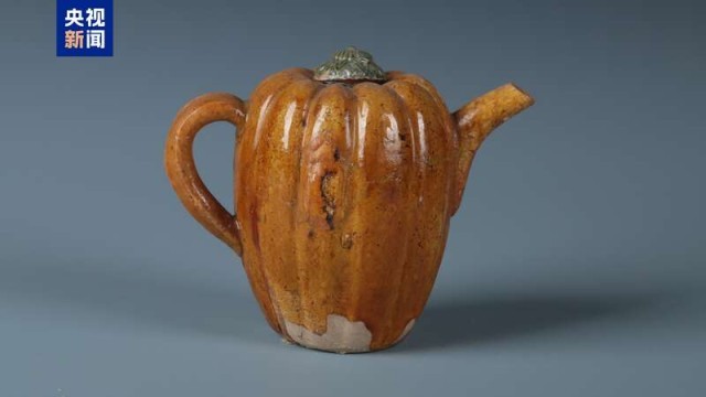 “金三彩”也出彩，不信你看这个壶 图3