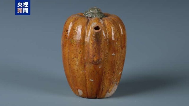 “金三彩”也出彩，不信你看这个壶 图4