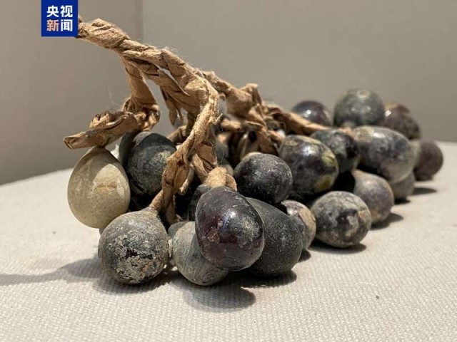 “金三彩”也出彩，不信你看这个壶 图10