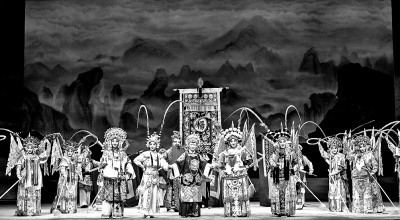 戏里巾帼多壮志_戏外薪火代相传 图2