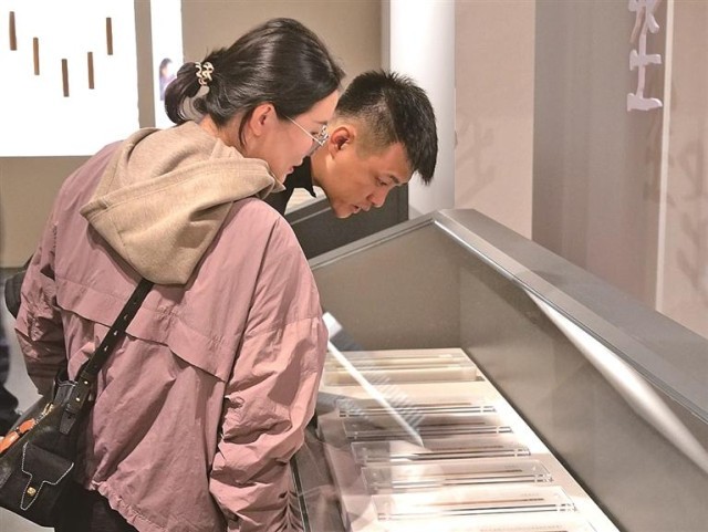 竹木载文_墨痕藏史——“简读中国——中国出土简牍展”印象 图1