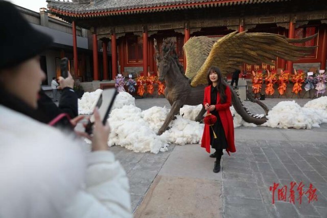 在中轴线上的非遗木雕潮玩展迎接马年新春 图3