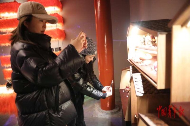 在中轴线上的非遗木雕潮玩展迎接马年新春 图6