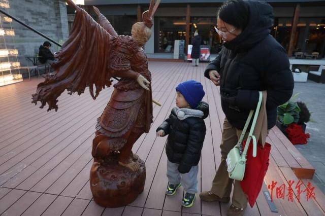 在中轴线上的非遗木雕潮玩展迎接马年新春 图7