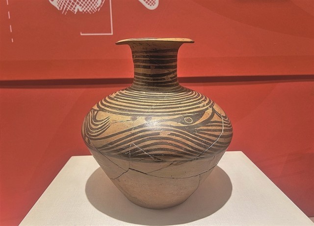 讲述一段跨越4000余年的文明传播故事_“从黄河到天山——史前彩陶的西渐之路”文 图2