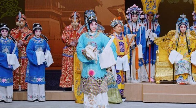 梅派青衣路洁京剧巡回系列演出开演 图1