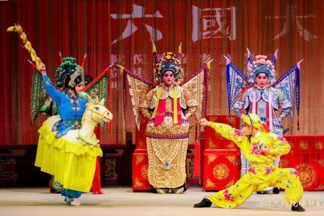 124岁的海珠大戏院上演粤剧《六国大封相》 图1