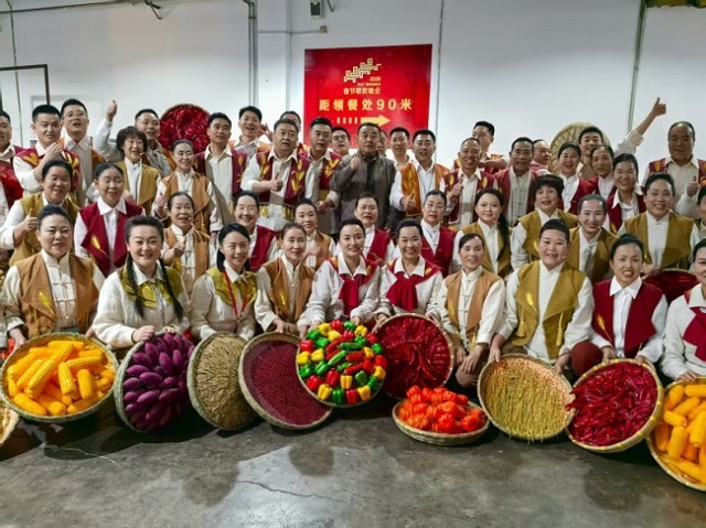 这支农民合唱团登上了春晚舞台，攒劲 图1