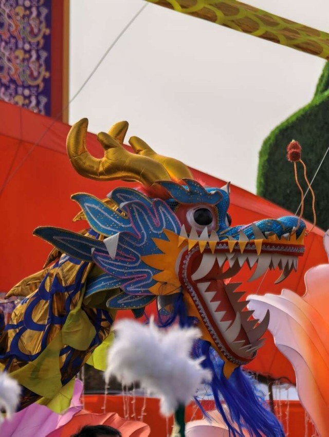 乌鲁木齐“打起手鼓舞起龙”社火巡游融合传统民俗与现代创意 图3