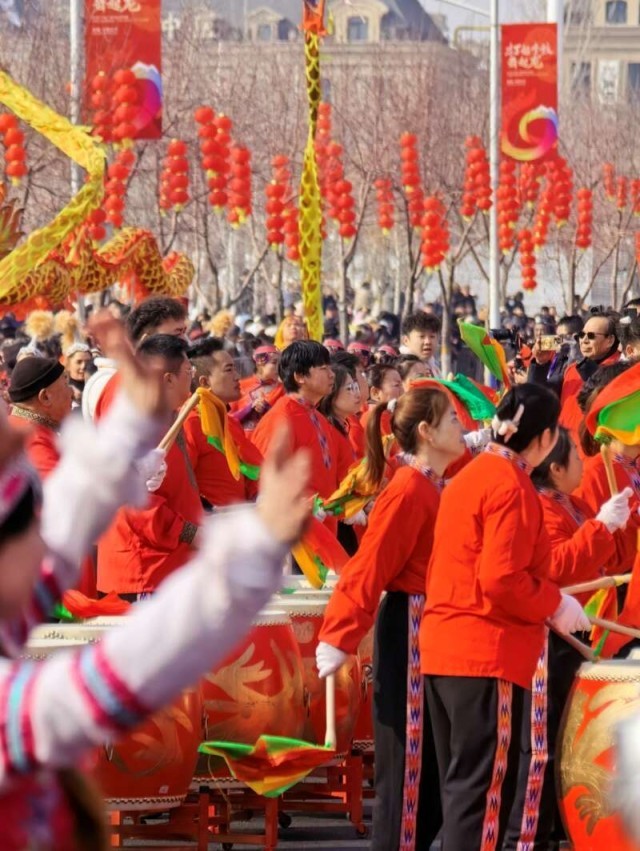 乌鲁木齐“打起手鼓舞起龙”社火巡游融合传统民俗与现代创意 图4