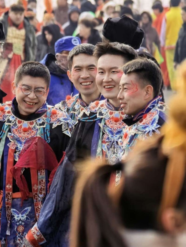 乌鲁木齐“打起手鼓舞起龙”社火巡游融合传统民俗与现代创意 图7