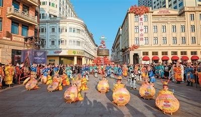 科技+非遗_老街新春更有戏（文化中国行） 图1