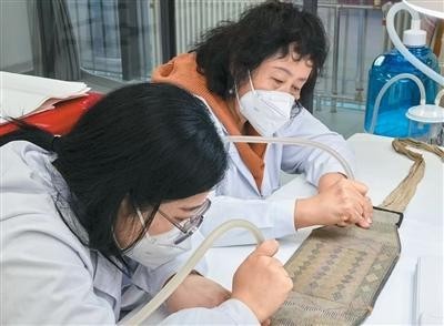 内蒙古博物院有家“文物医院” 图1