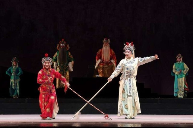 杭州萧山戏曲青年送戏到“家门口” 图1