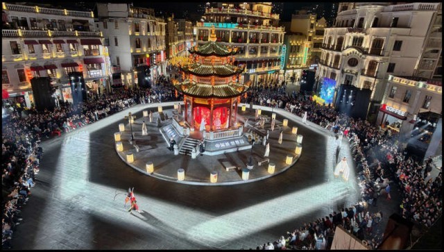 百年骑楼变身T台_传统文化与时尚潮流交织 图1