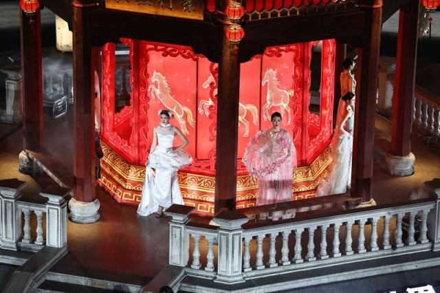 百年骑楼变身T台_传统文化与时尚潮流交织 图3