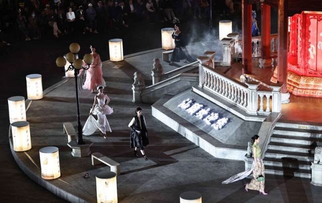 百年骑楼变身T台_传统文化与时尚潮流交织 图4