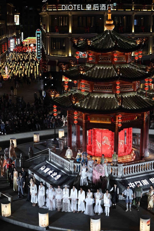 百年骑楼变身T台_传统文化与时尚潮流交织 图6