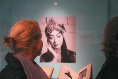 梅兰芳访美演出回顾展纽约开幕_梅韵悠长四海扬 图4