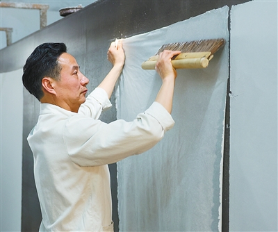 一张宣纸的诞生：108道工序 图1