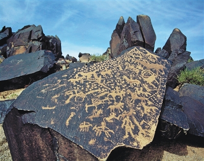 在岩画中倾听马蹄声声 图1