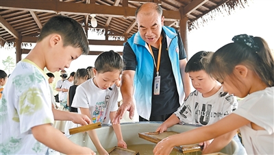江西铅山连四纸制作技艺国家级非遗代表性传承人章仕康——一 图1