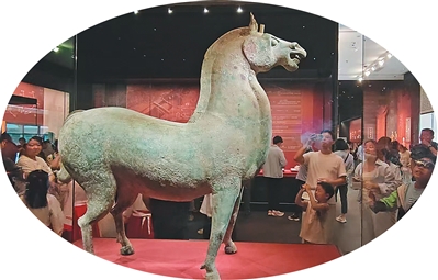 展一城通史_摹江山胜迹 图3