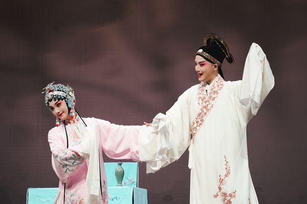 台上台下皆青春，昆曲正年轻 图1