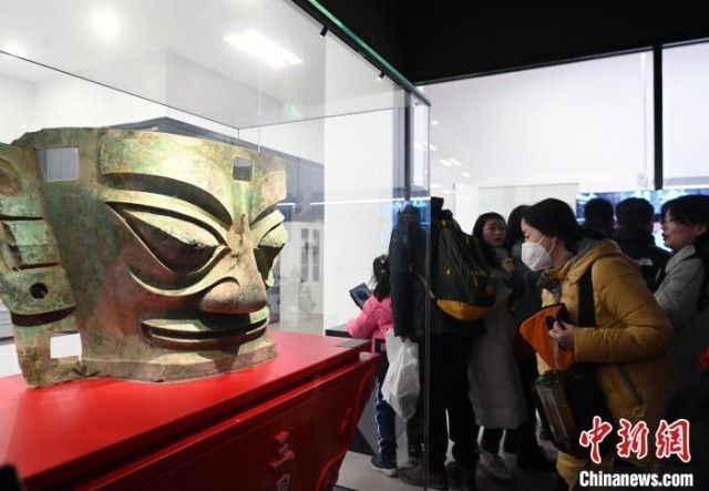 热门展一票难求!各地延续“博物馆热” 排队观展成常态