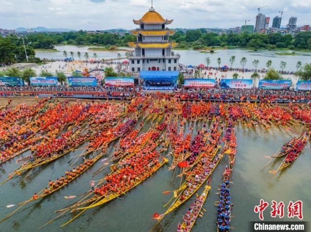 “龙舟之乡”湖南道县举办国家非遗龙船赛传承千年龙船习俗_文化中国_中国青年网