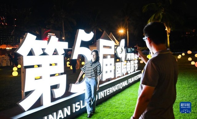 ����캣�ϵ����ʵ�Ӱ�ڿ�Ļ