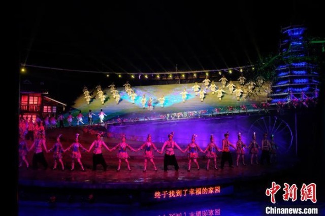 广西柳州：小大型真景展演“秀”侗寨风情