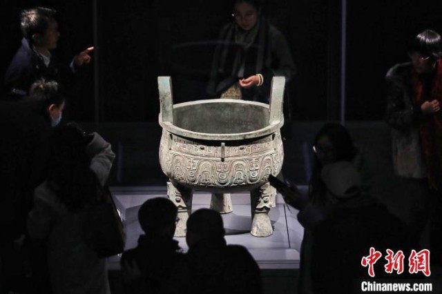 探视上海专物馆东馆“繁花里的青铜全国”