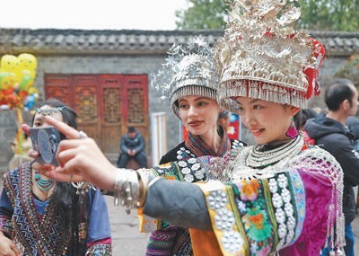 近距离感知中国文化的魅力（外国游客感受“中国之美”） 